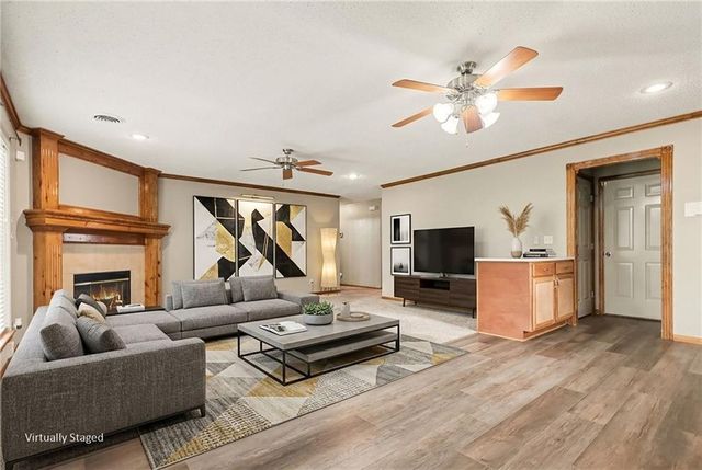 600 SE Saratoga Drive, Blue Springs, MO 64014
