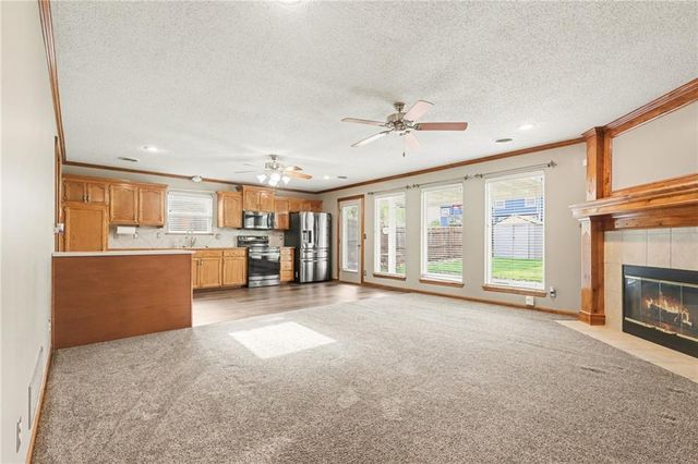 600 SE Saratoga Drive, Blue Springs, MO 64014