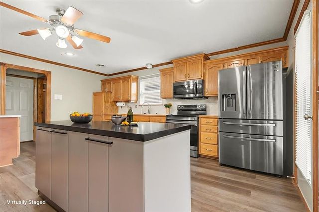 600 SE Saratoga Drive, Blue Springs, MO 64014
