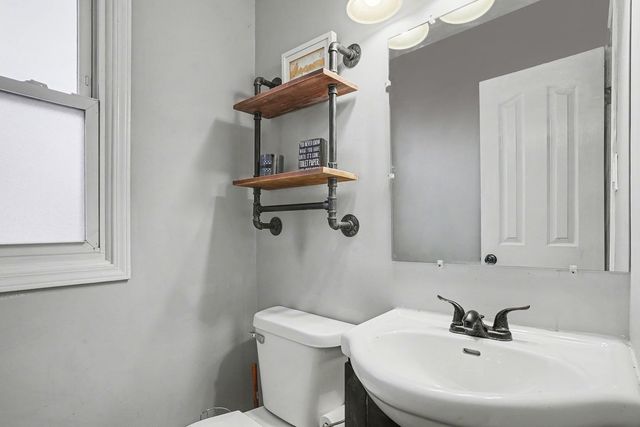 207 Seabury Road, Bolingbrook, IL 60440