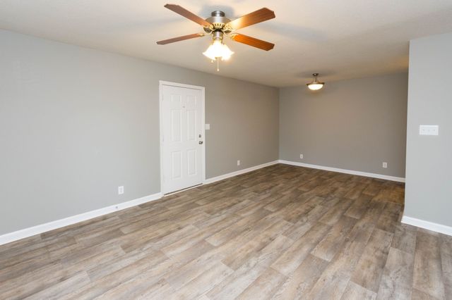 3301 Royster Ln Apt 604, Clarksville, TN 37042