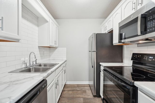 3301 Royster Ln Apt 604, Clarksville, TN 37042