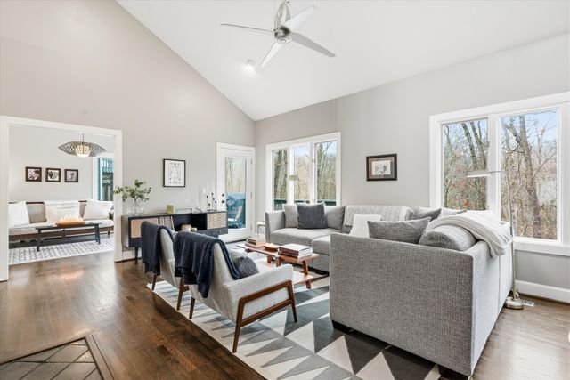 228 Harpeth Wood Dr, Nashville, TN 37221