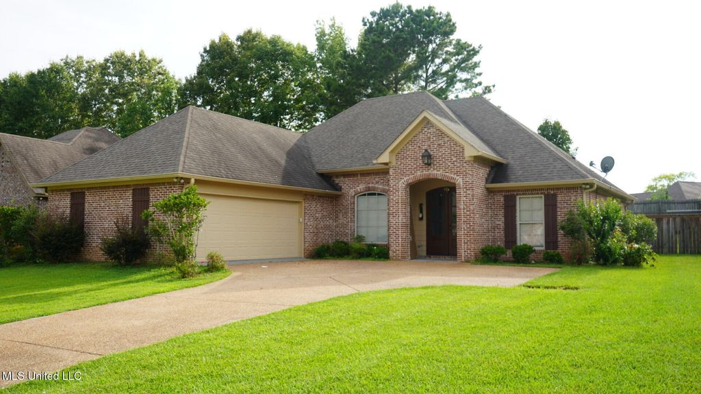 118 Oak Meadows Drive, Clinton, MS 39056