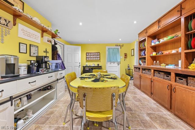 10684 Dot Avenue NE, Alliance, OH 44601