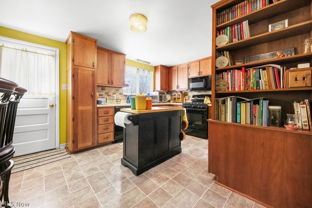 10684 Dot Avenue NE, Alliance, OH 44601