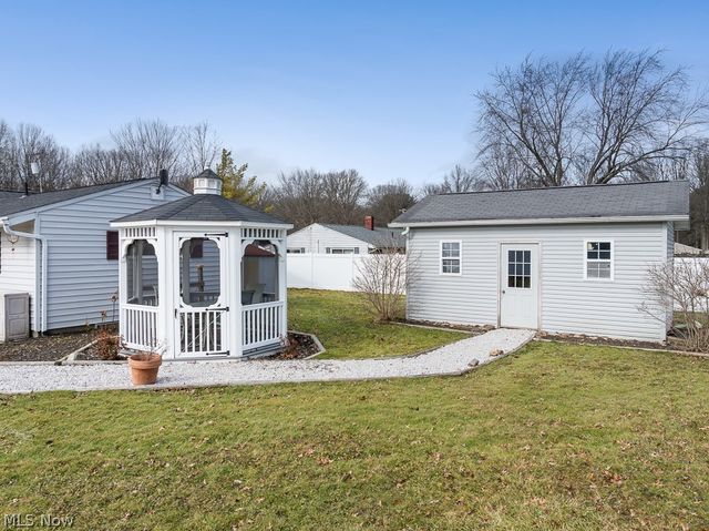 10684 Dot Avenue NE, Alliance, OH 44601