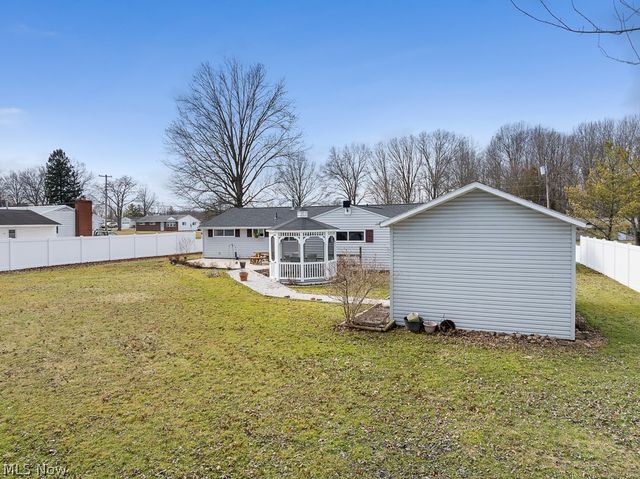 10684 Dot Avenue NE, Alliance, OH 44601