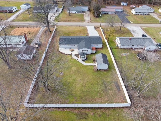 10684 Dot Avenue NE, Alliance, OH 44601