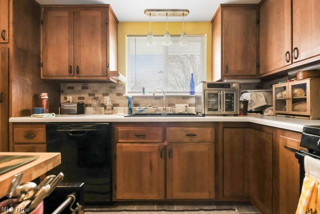 10684 Dot Avenue NE, Alliance, OH 44601