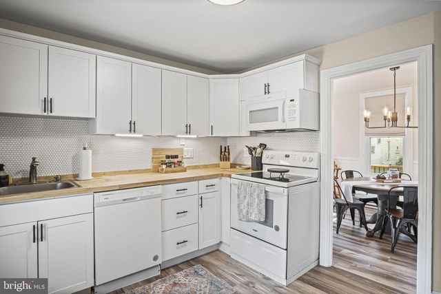 104 N LOCUST ST, Palmyra, PA 17078