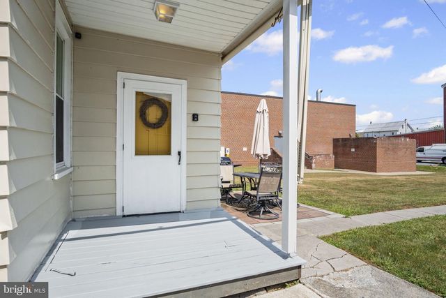 104 N LOCUST ST, Palmyra, PA 17078