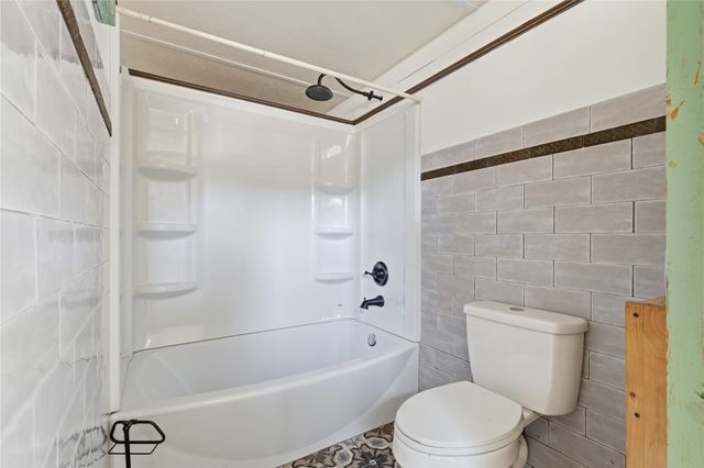 418 Polvado, Round Mountain, TX 78663