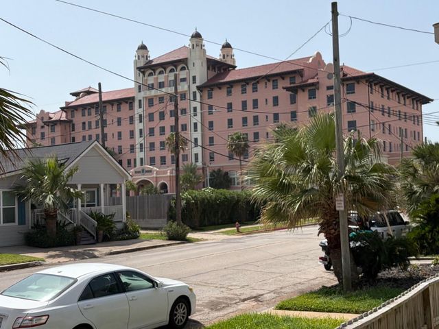 1803 21 Street UP, Galveston, TX 77550