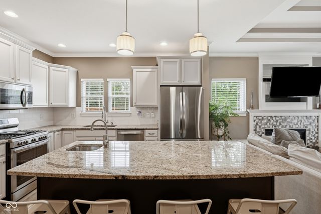 6217 Andrews Way, Whitestown, IN 46075