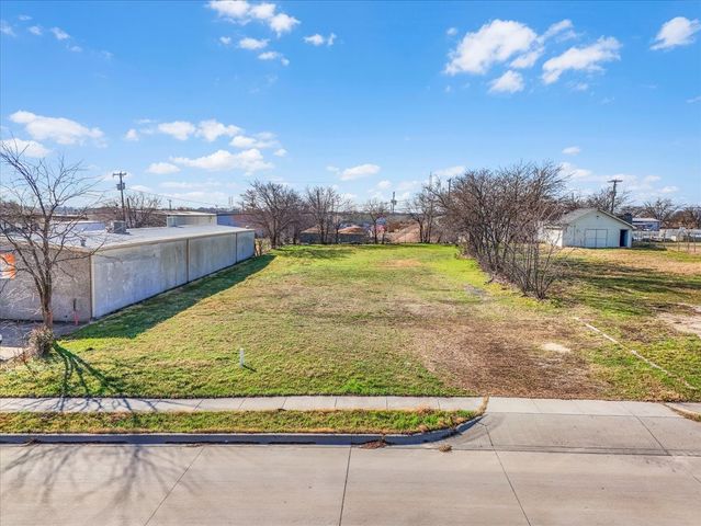 4320 Glenview Drive, Haltom City, TX 76117