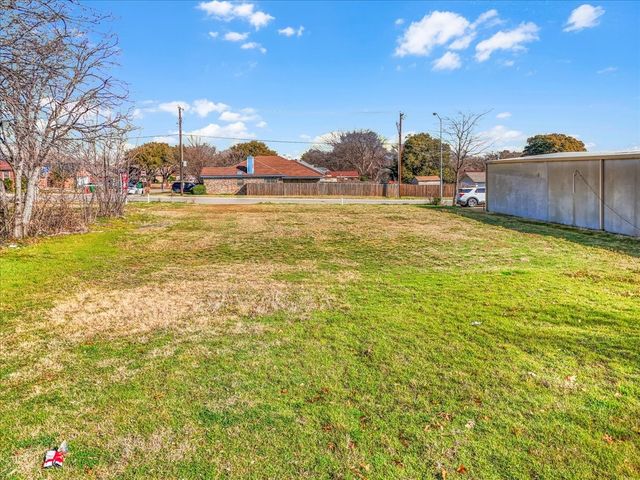 4320 Glenview Drive, Haltom City, TX 76117