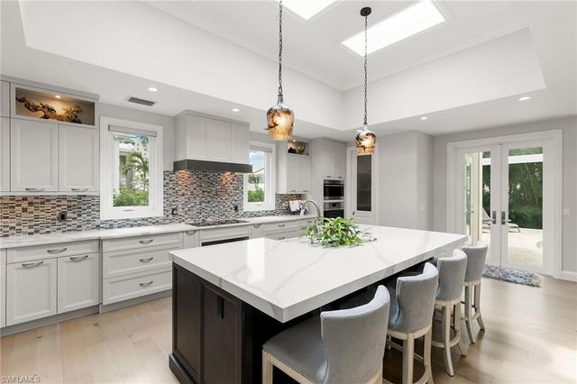 5949 Chanteclair DR 8, Naples, FL 34108