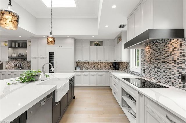 5949 Chanteclair DR 8, Naples, FL 34108