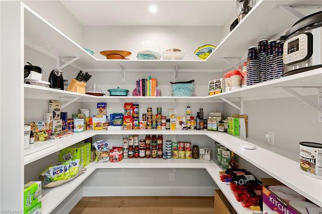 5949 Chanteclair DR 8, Naples, FL 34108