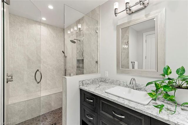 5949 Chanteclair DR 8, Naples, FL 34108