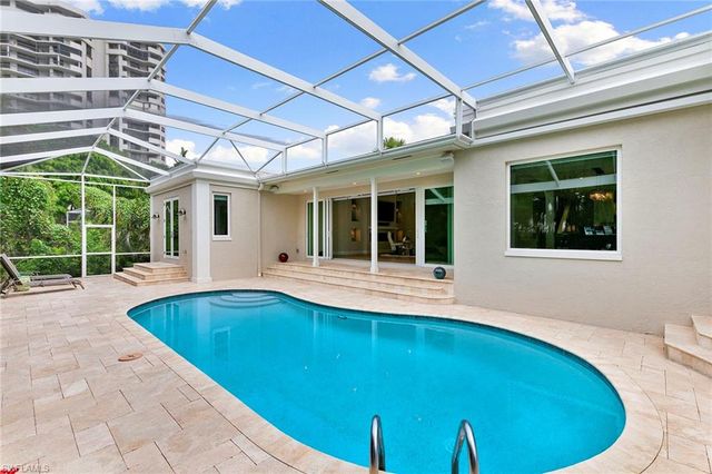5949 Chanteclair DR 8, Naples, FL 34108