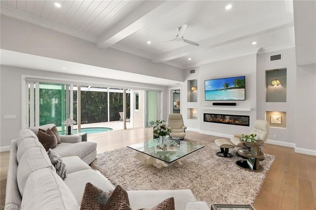 5949 Chanteclair DR 8, Naples, FL 34108