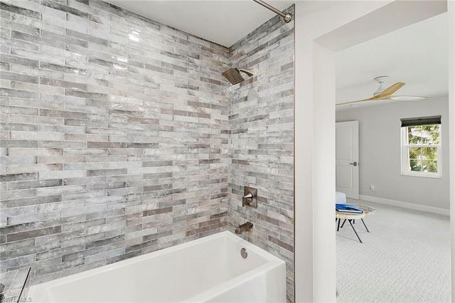 5949 Chanteclair DR 8, Naples, FL 34108