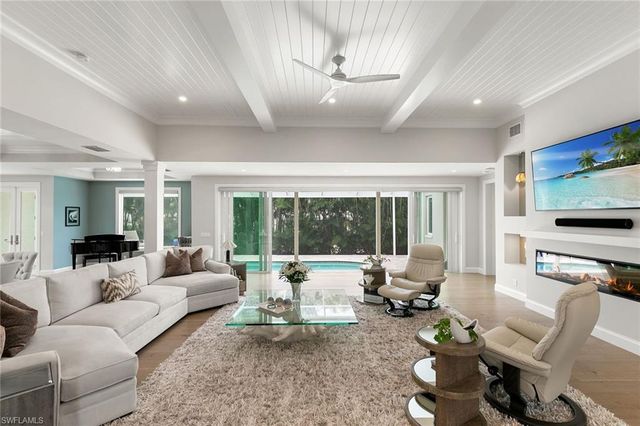 5949 Chanteclair DR 8, Naples, FL 34108