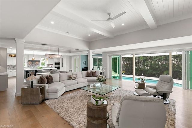 5949 Chanteclair DR 8, Naples, FL 34108