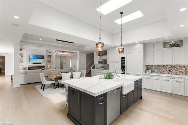 5949 Chanteclair DR 8, Naples, FL 34108