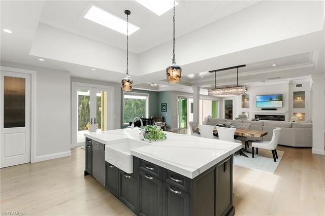 5949 Chanteclair DR 8, Naples, FL 34108