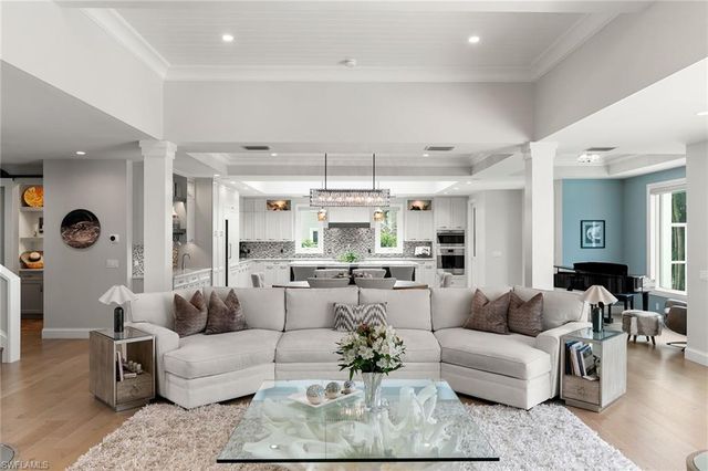 5949 Chanteclair DR 8, Naples, FL 34108