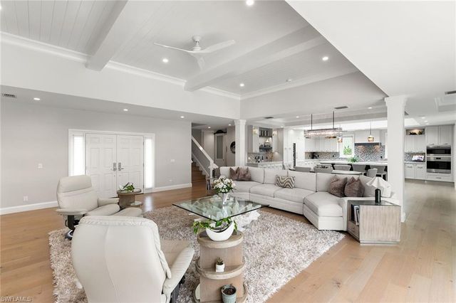 5949 Chanteclair DR 8, Naples, FL 34108