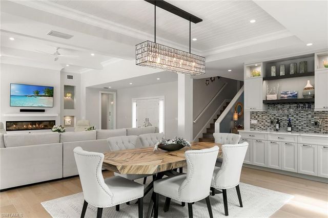 5949 Chanteclair DR 8, Naples, FL 34108