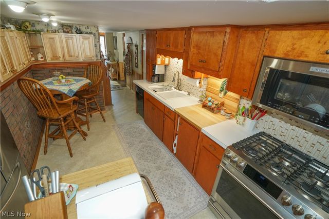 1554 Woods Road, Akron, OH 44306