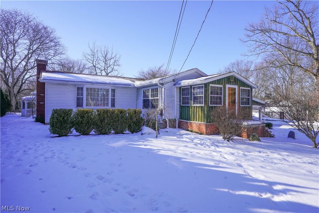 1554 Woods Road, Akron, OH 44306