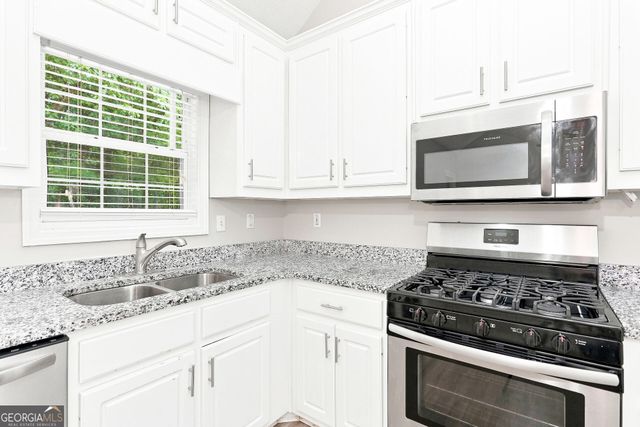 4876 Hunt Club Drive, Flowery Branch, GA 30542