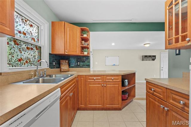 9557 Cantwell Drive, Affton, MO 63123