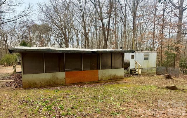 2715 39th Avenue NE, Hickory, NC 28601