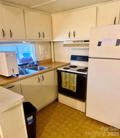 2715 39th Avenue NE, Hickory, NC 28601