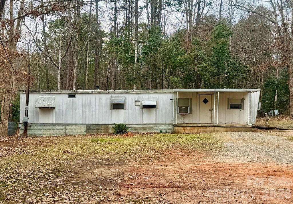 2715 39th Avenue NE, Hickory, NC 28601