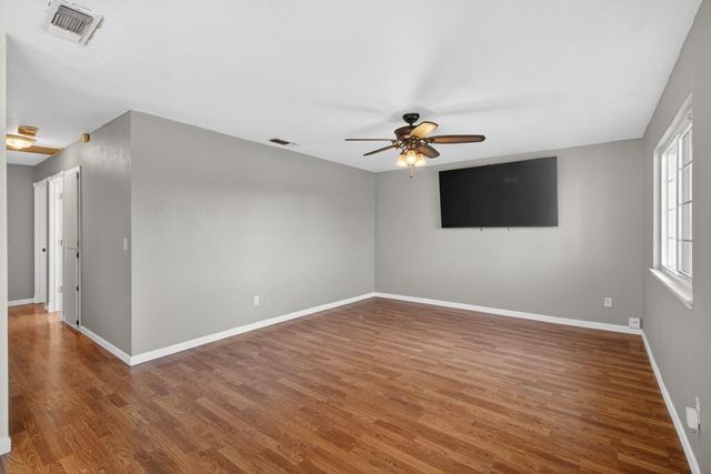 4355 Evelyn Dr, Olivehurst, CA 95961