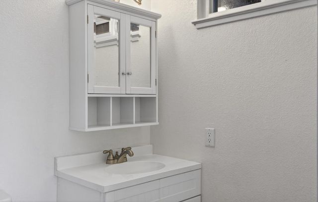 4355 Evelyn Dr, Olivehurst, CA 95961