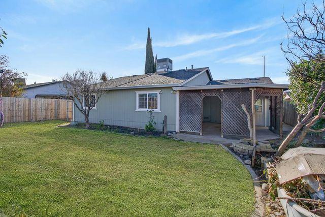 4355 Evelyn Dr, Olivehurst, CA 95961