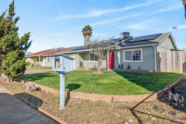 4355 Evelyn Dr, Olivehurst, CA 95961