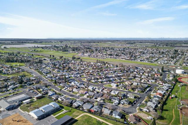 4355 Evelyn Dr, Olivehurst, CA 95961