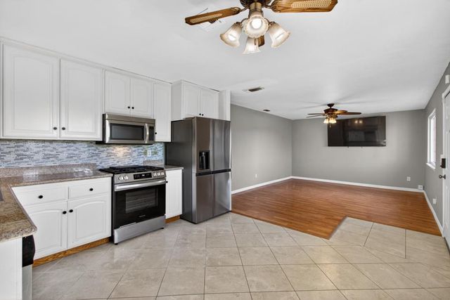 4355 Evelyn Dr, Olivehurst, CA 95961