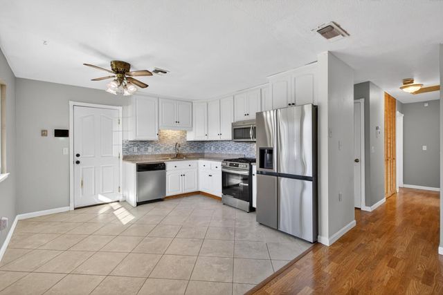 4355 Evelyn Dr, Olivehurst, CA 95961