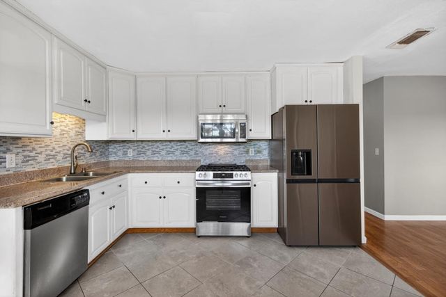 4355 Evelyn Dr, Olivehurst, CA 95961